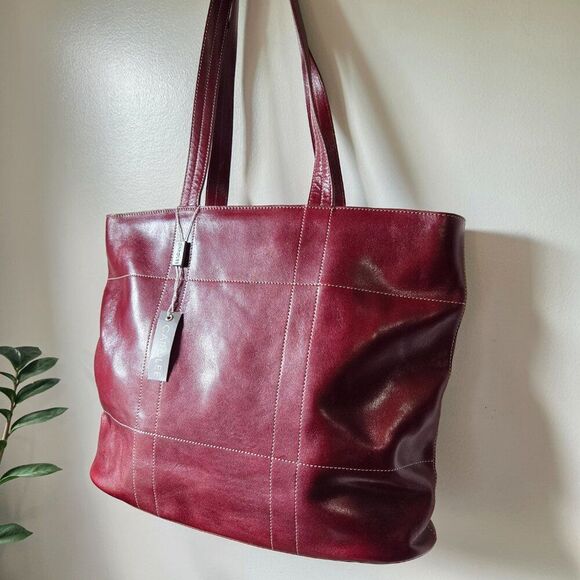 NWT CAROLEE DEEP RED LEATHER TOTE BAG SIZE LARGE - Picture 2 of 16